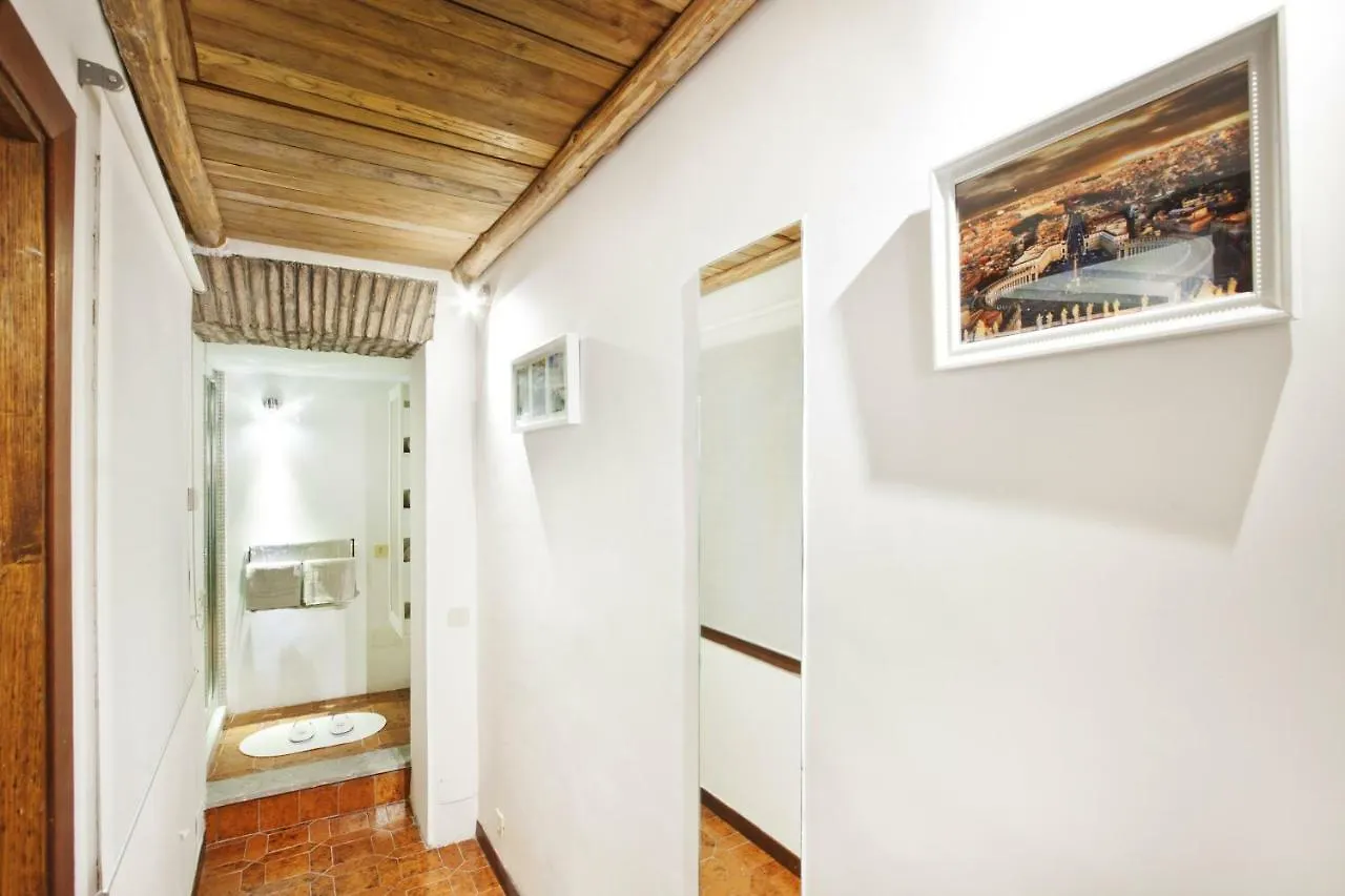 Arenula Luxury Apartment Rome 0*,  Italy